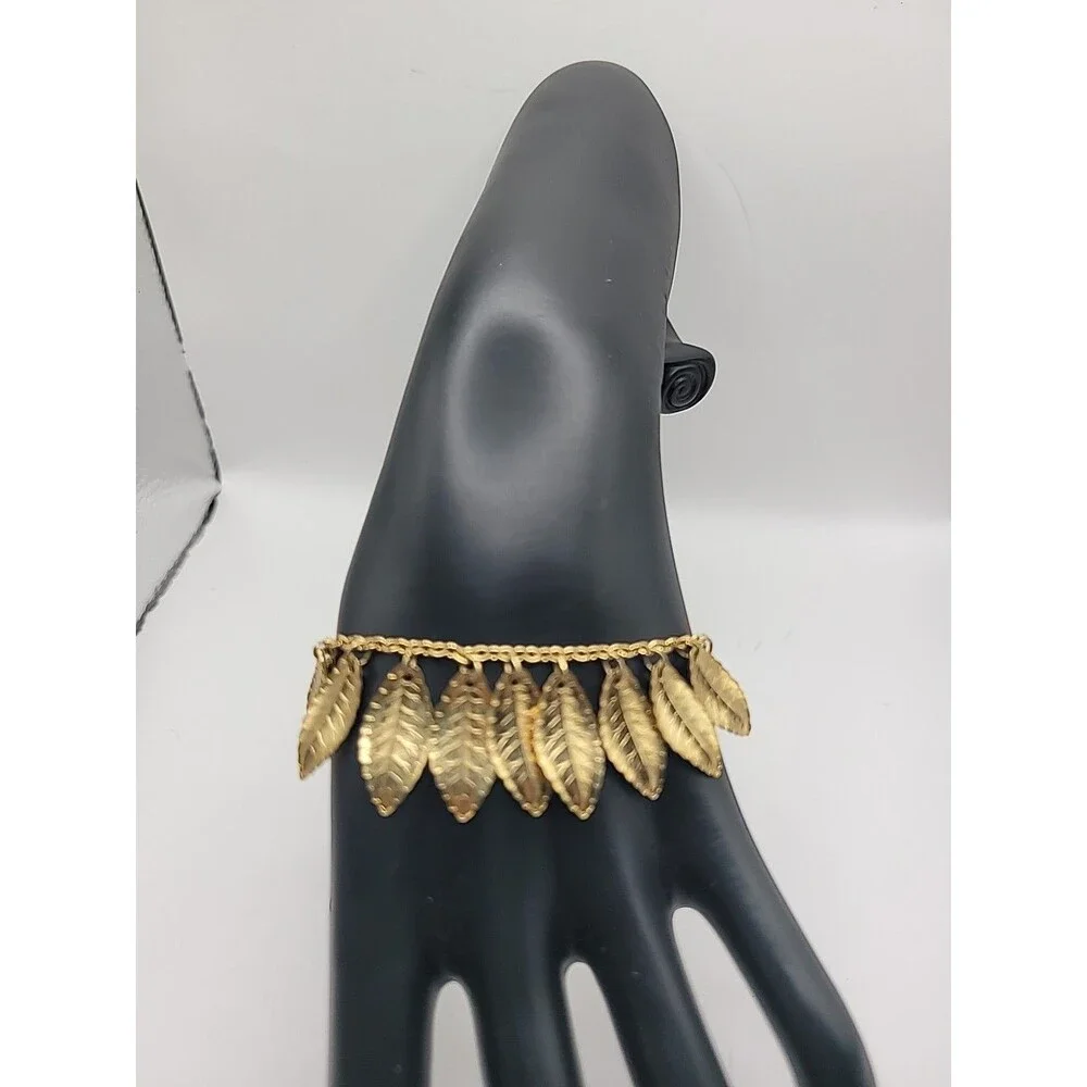 Vintage Napier Gold Tone Leaf Charm Bracelet Botanical Nature Classic Jewelry - Picture 3 of 15